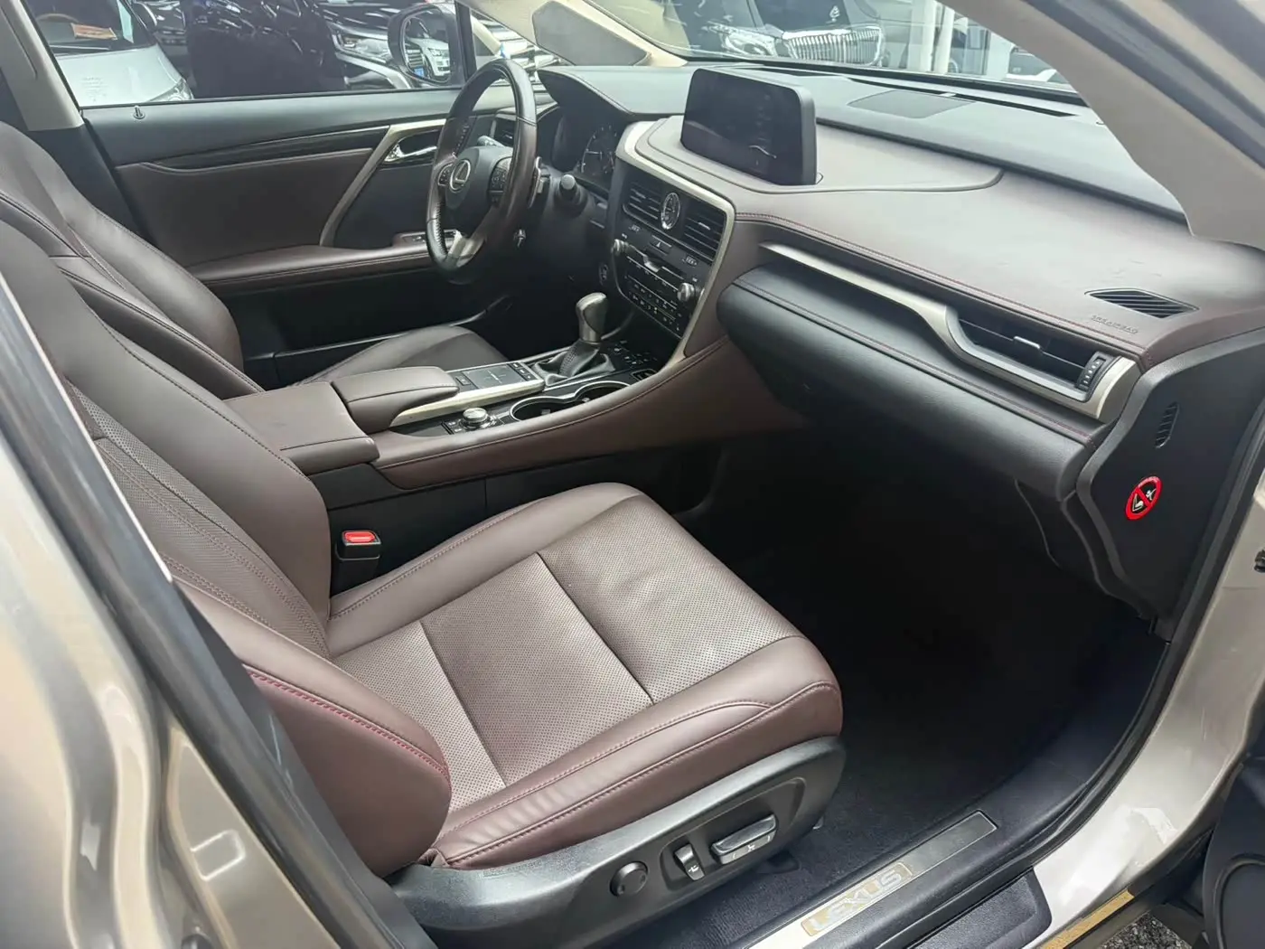 Lexus RX 2021 — ფოტო 7/20