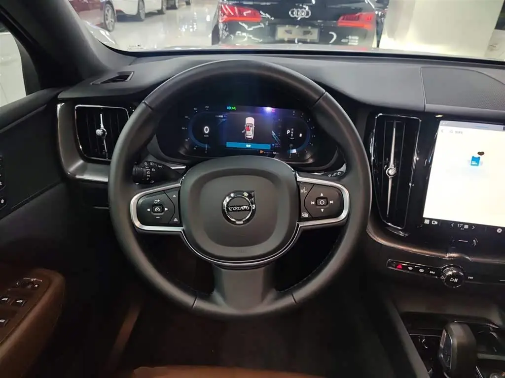 Volvo XC60 2025 — Photo 11/20