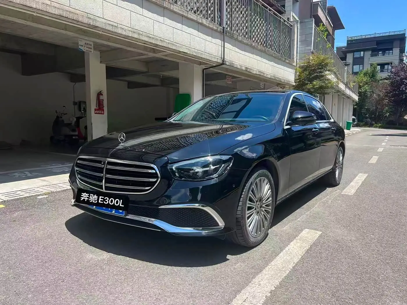 Mercedes-Benz E-Class 2021 — Photo 2/15