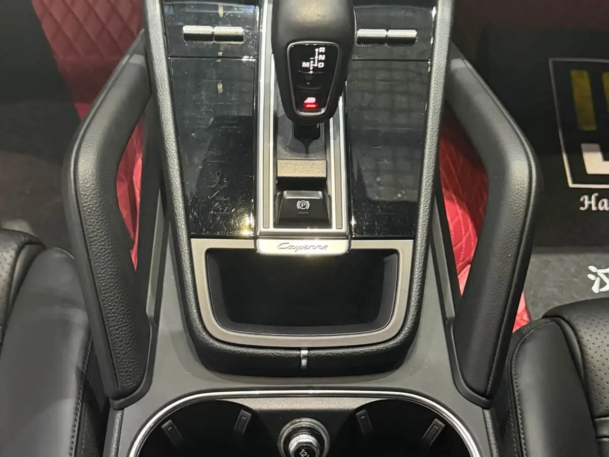 Porsche Cayenne 2018 — Photo 11/17