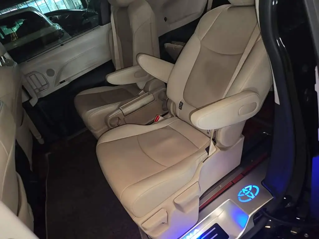 Toyota Sienna 2022 — Photo 17/20