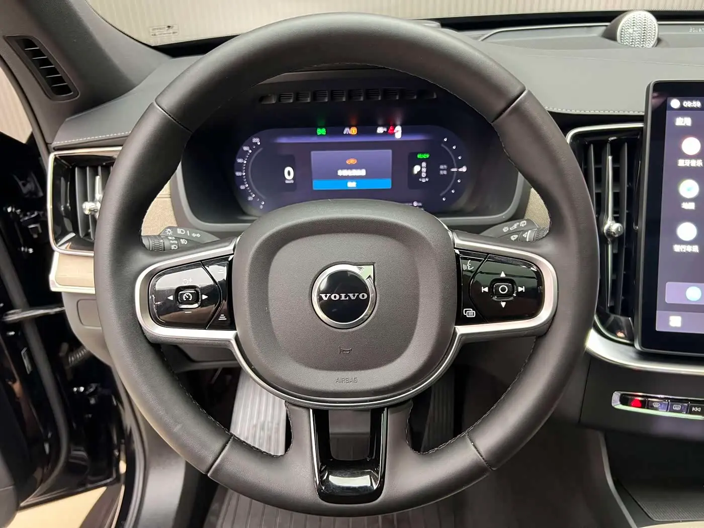 Volvo XC90 Plug-in Hybrid 2025 — Photo 9/20