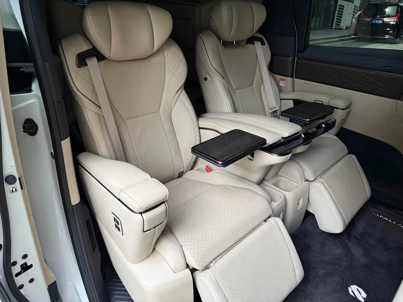 Toyota Alphard 2023 — Şəkil 10/17