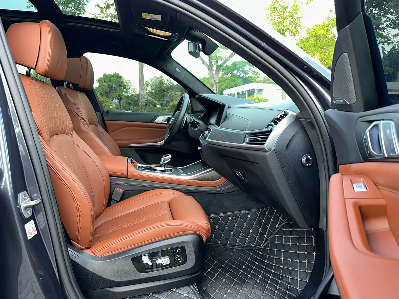 BMW X7 2021 — Photo 11/20