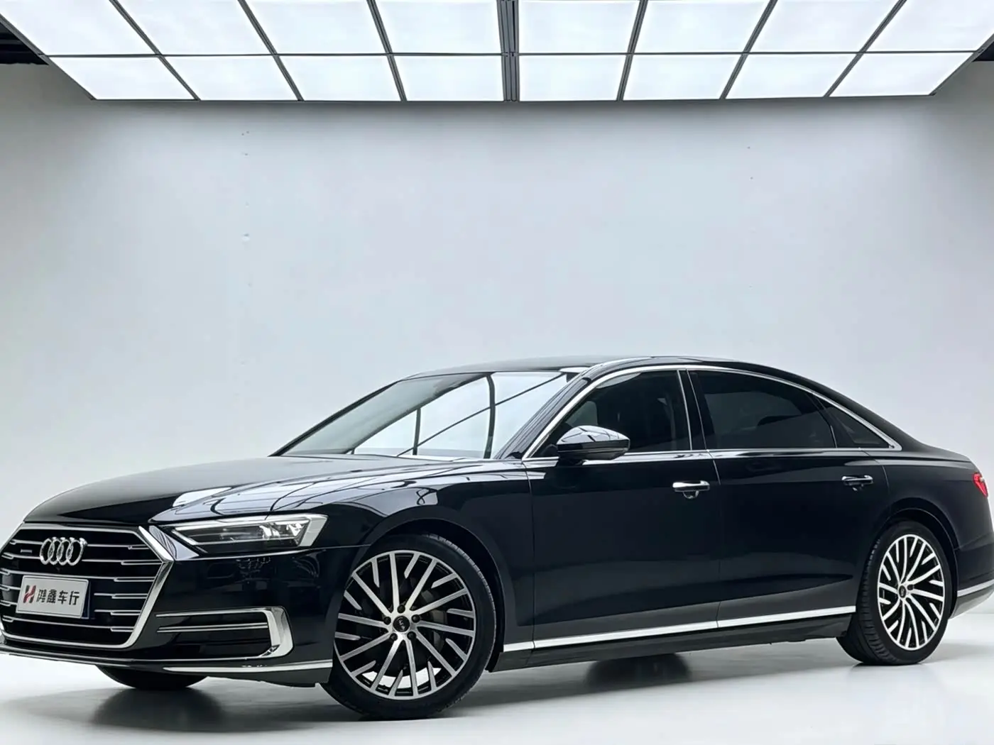 Audi A8 2021 — Photo 1/16