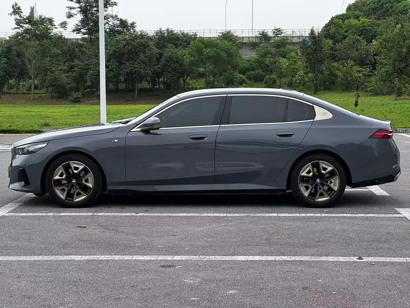 BMW 5 Series 2024 — Şəkil 8/17