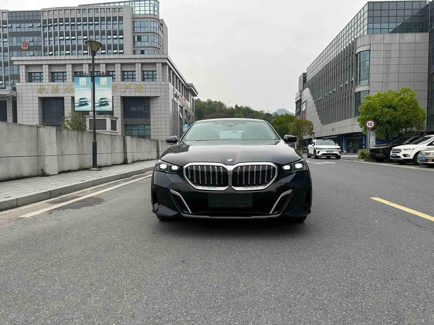 BMW 5 Series 2025 — Photo 8/18