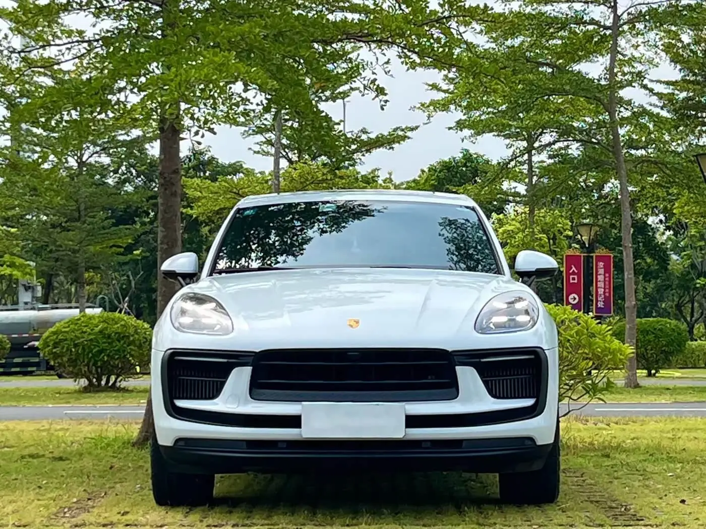 Porsche Macan 2022 — Фото 2/18