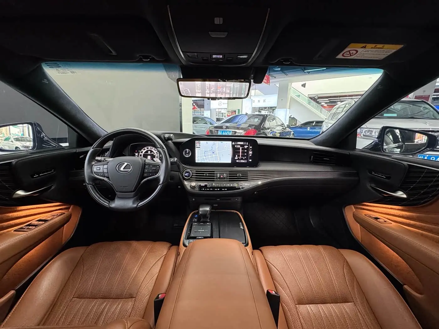 Lexus LS 2021 — Photo 8/15