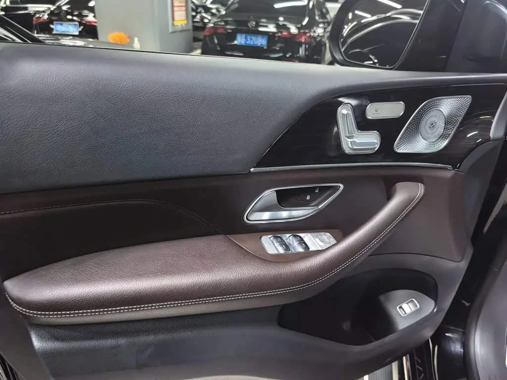 Mercedes-Benz GLE 2019 — Photo 12/14