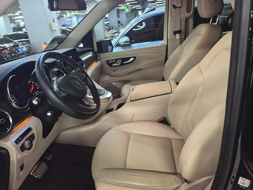 Mercedes-Benz V-Class 2021 — Photo 11/16