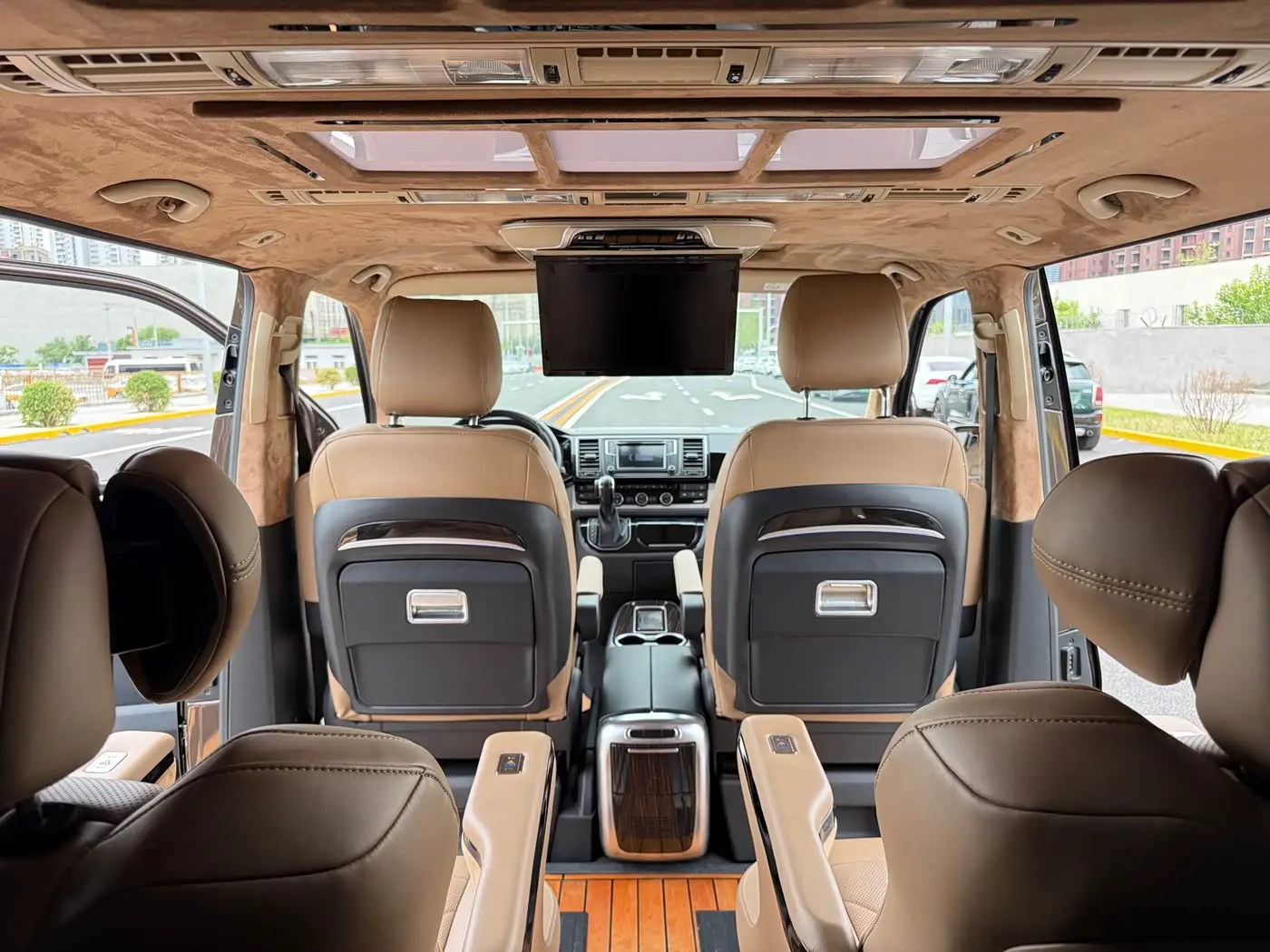 Volkswagen Multivan 2016 — Фото 13/14