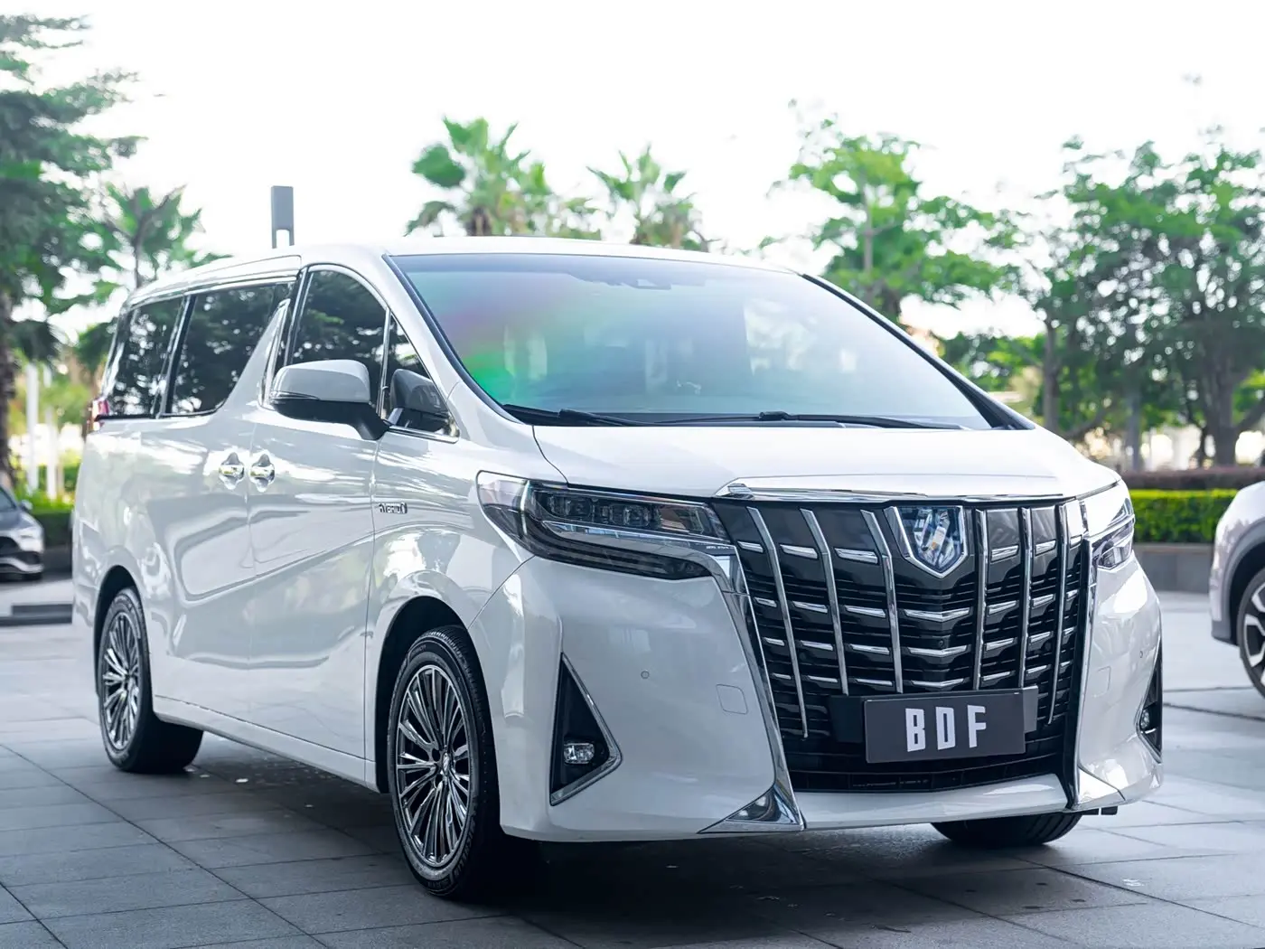 Toyota Alphard 2021 — Photo 3/18