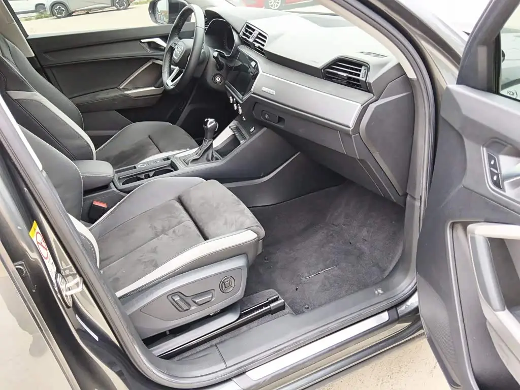 Audi Q3 2022 — Photo 19/20
