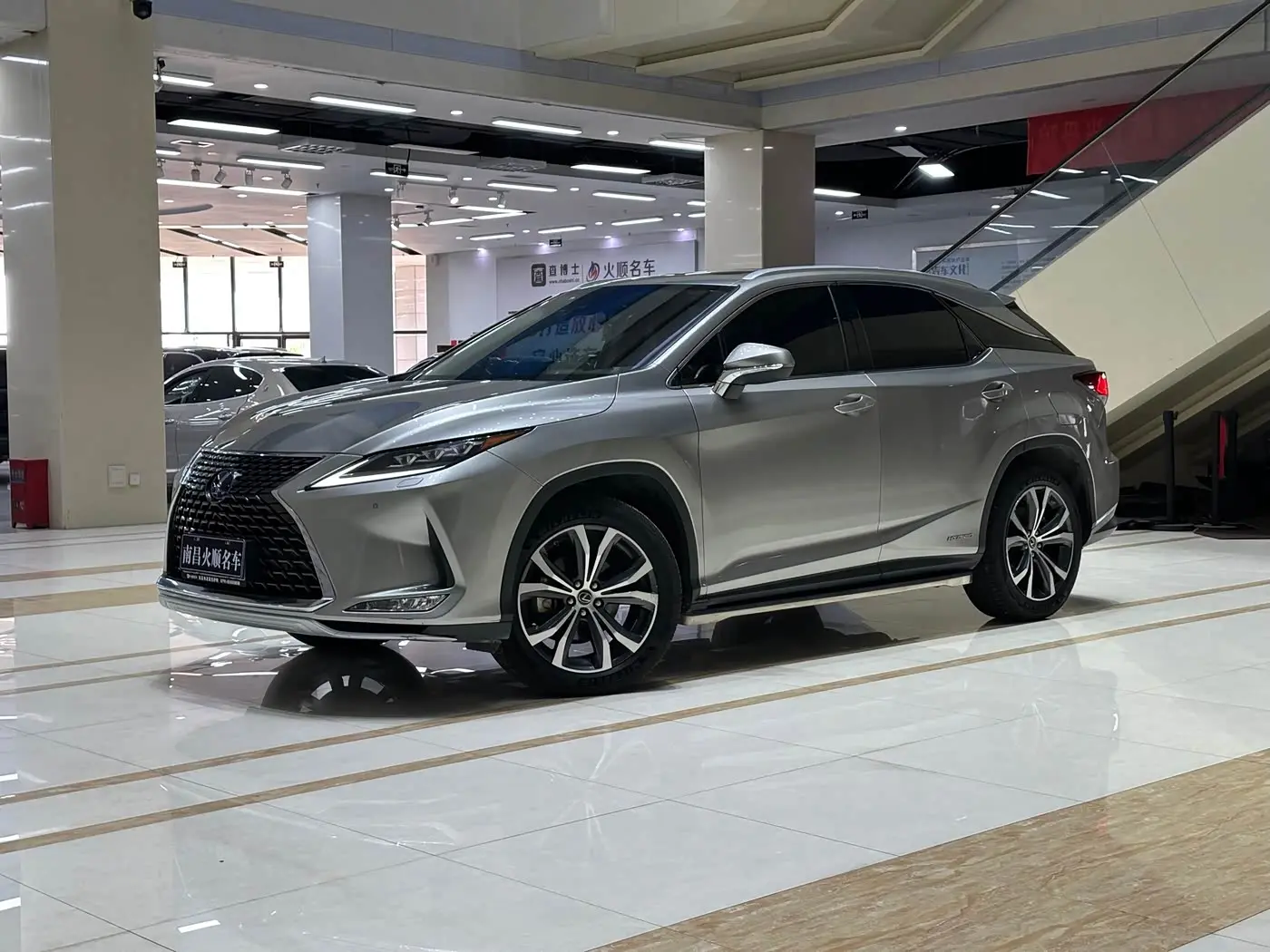 Lexus RX 2022 — Photo 1/20