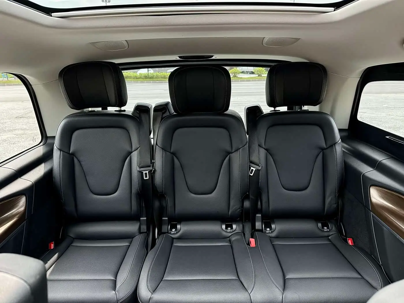 Mercedes-Benz V-Class 2021 — Photo 14/18