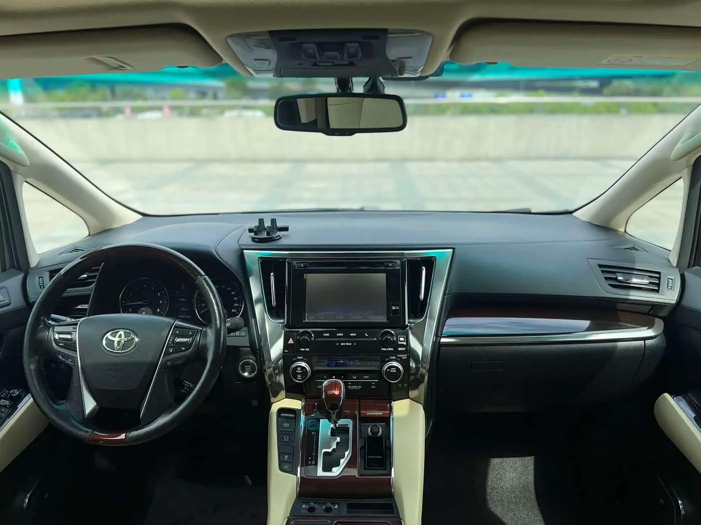 Toyota Alphard 2018 — Şəkil 11/14