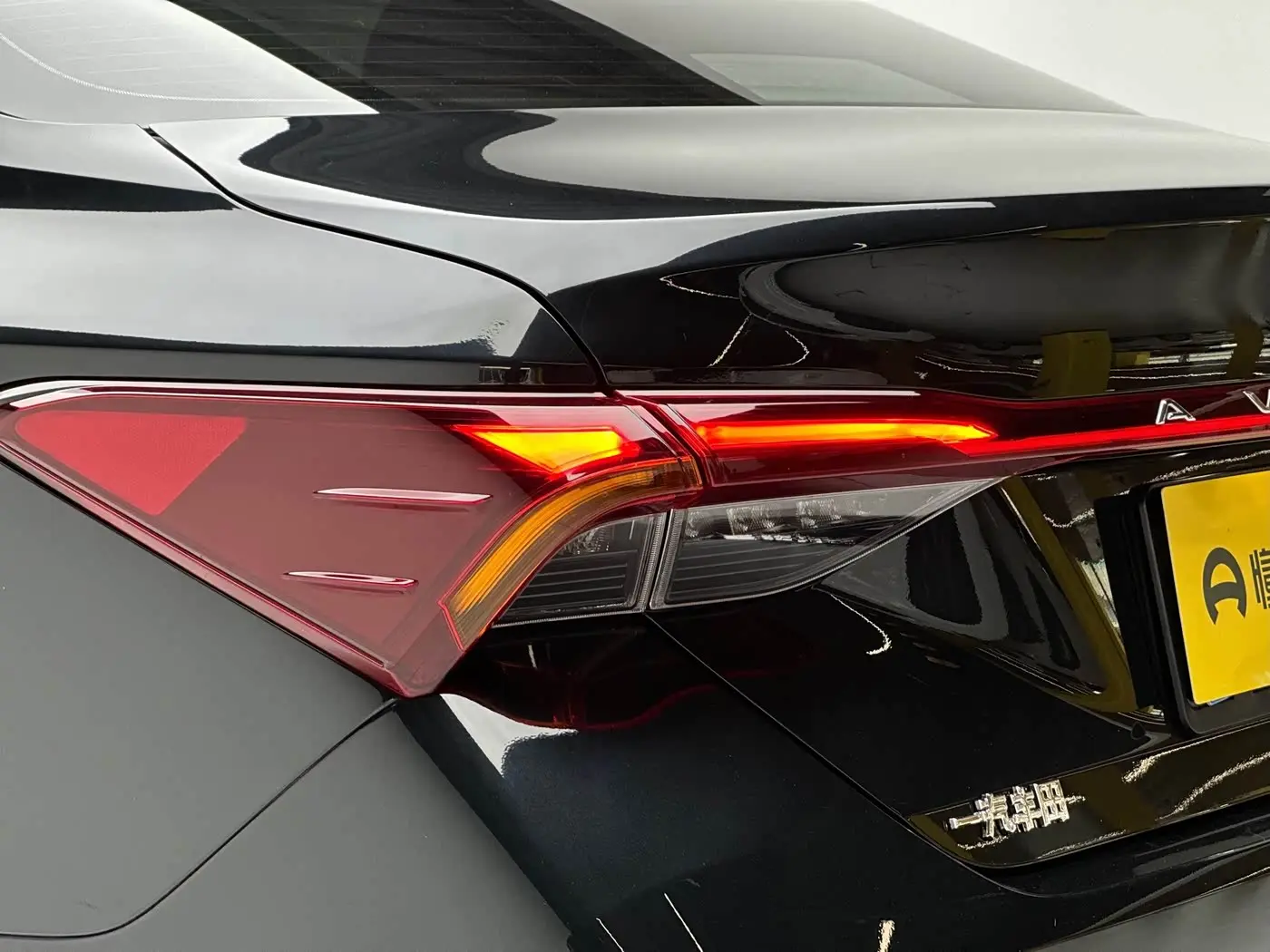 Toyota Avalon 2025 — Фото 18/20