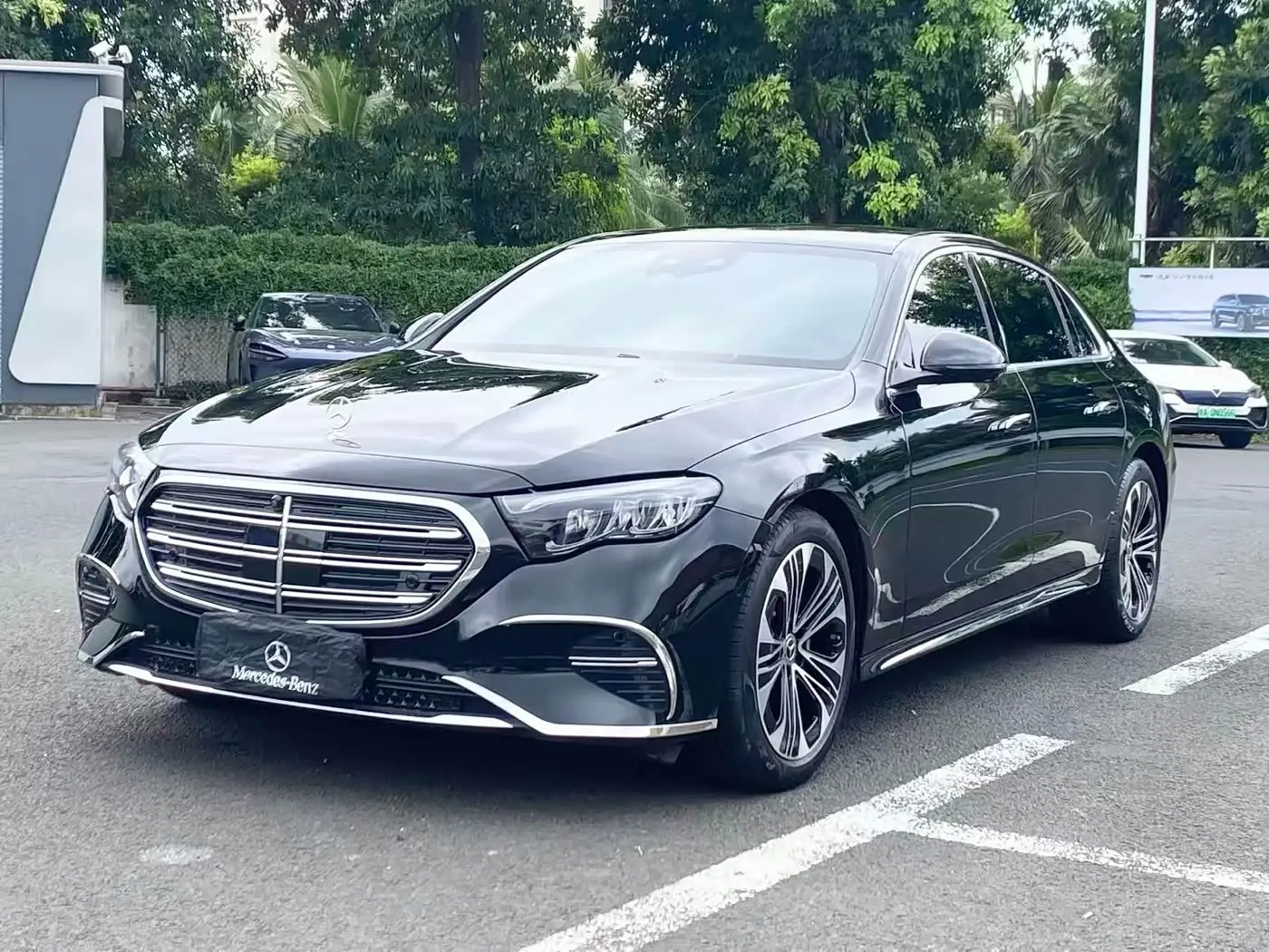 Mercedes-Benz E-Class 2025 — Фото 1/9