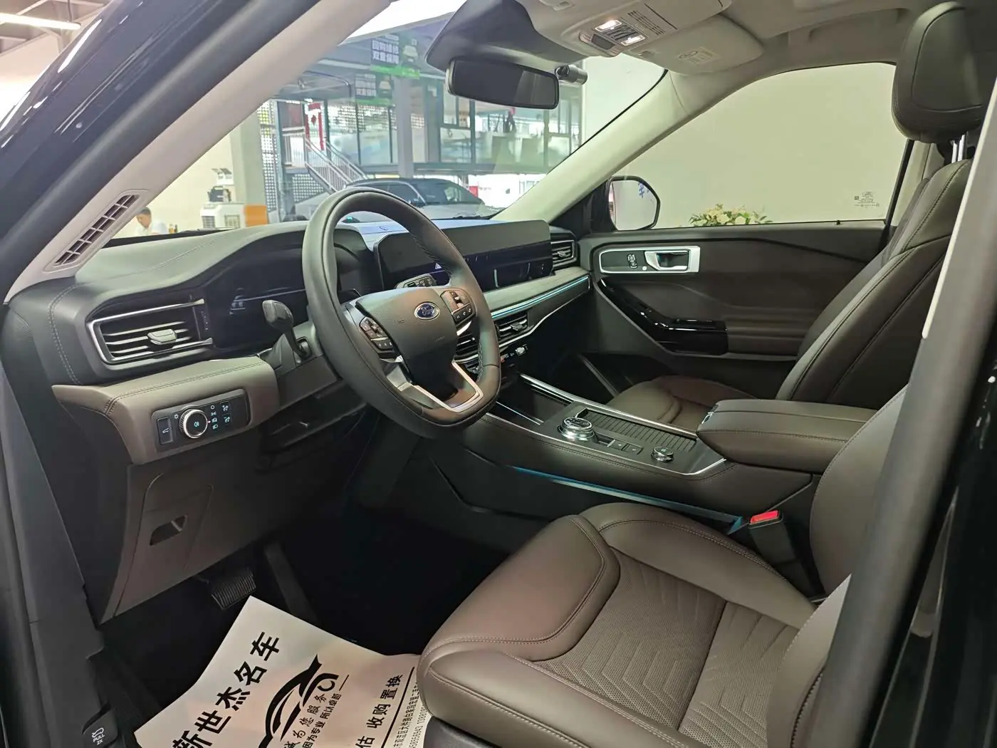 Ford Explorer 2024 — Photo 5/17