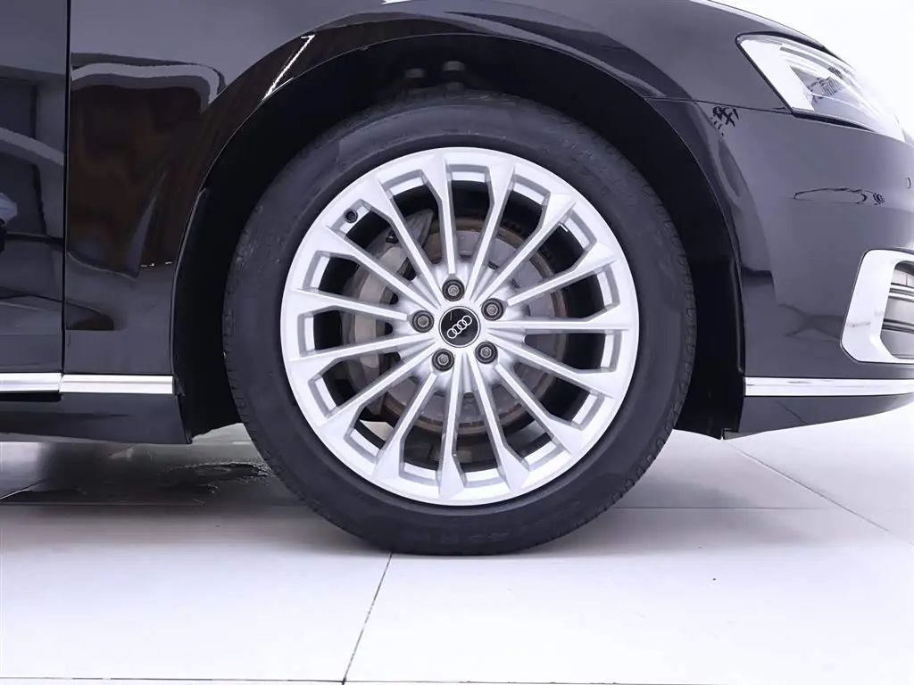 Audi A8 2021 — Photo 6/20