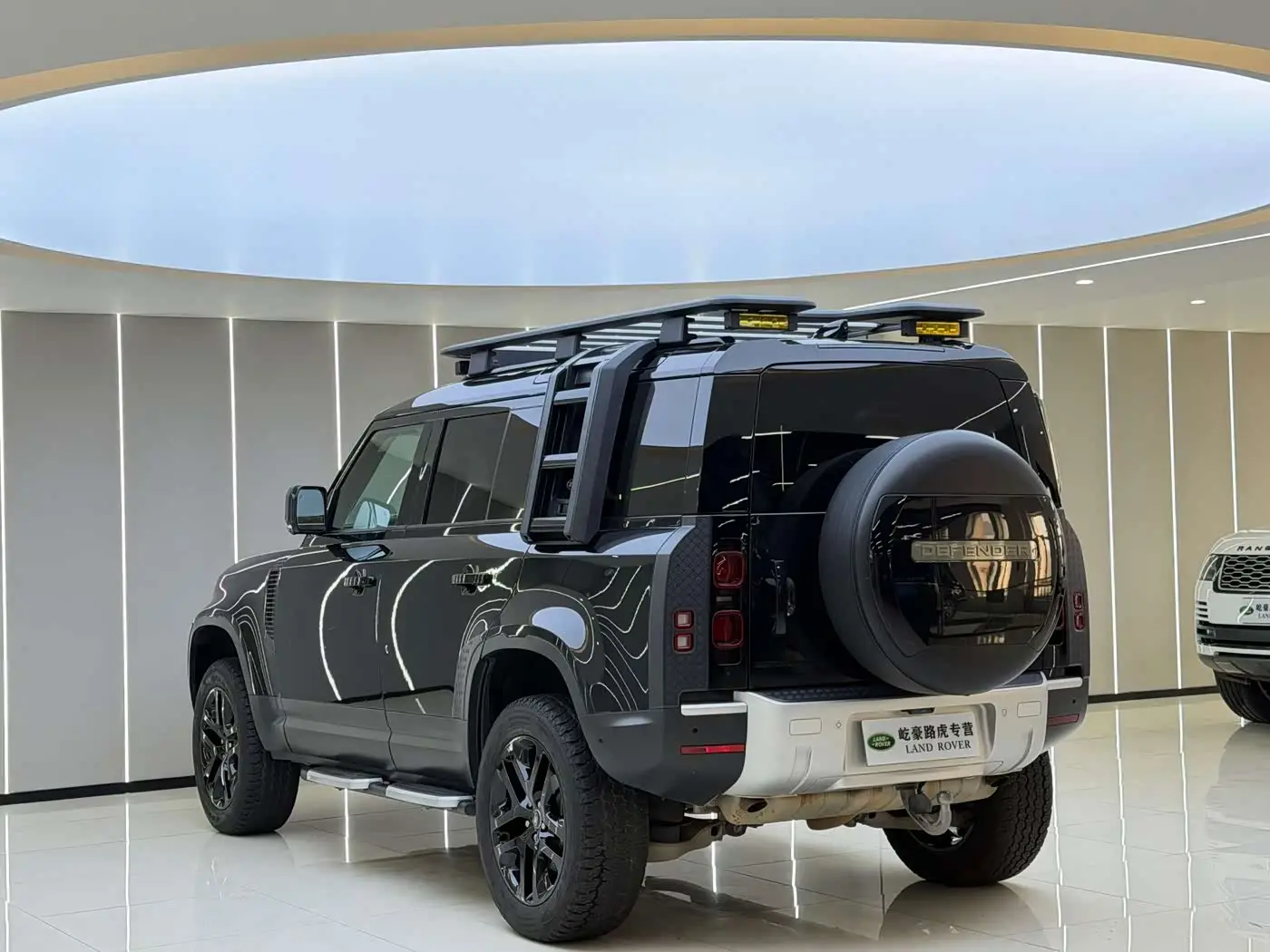 Land Rover Defender 2021 — Фото 7/9