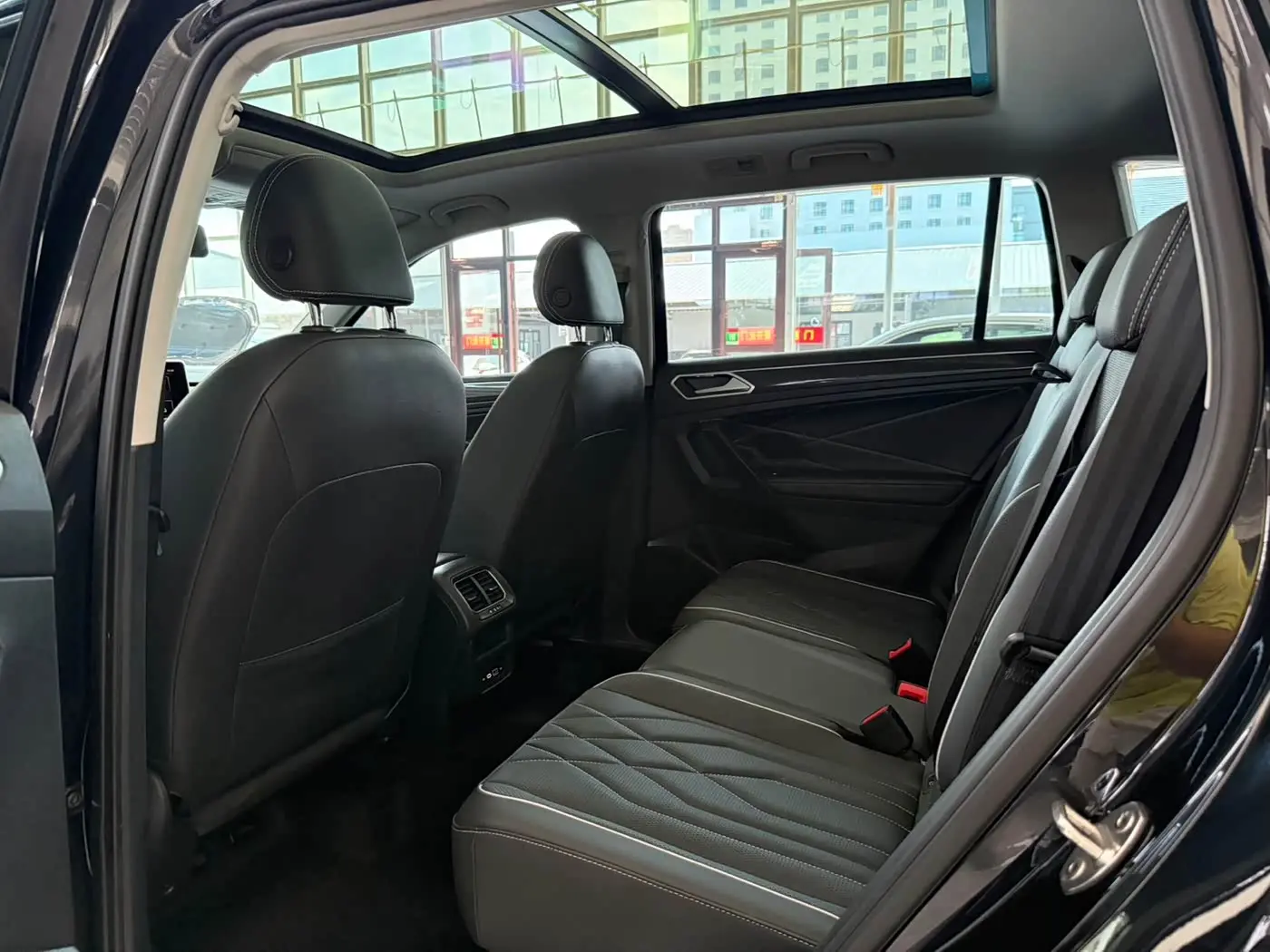 Volkswagen Tiguan L 2023 — Фото 6/20