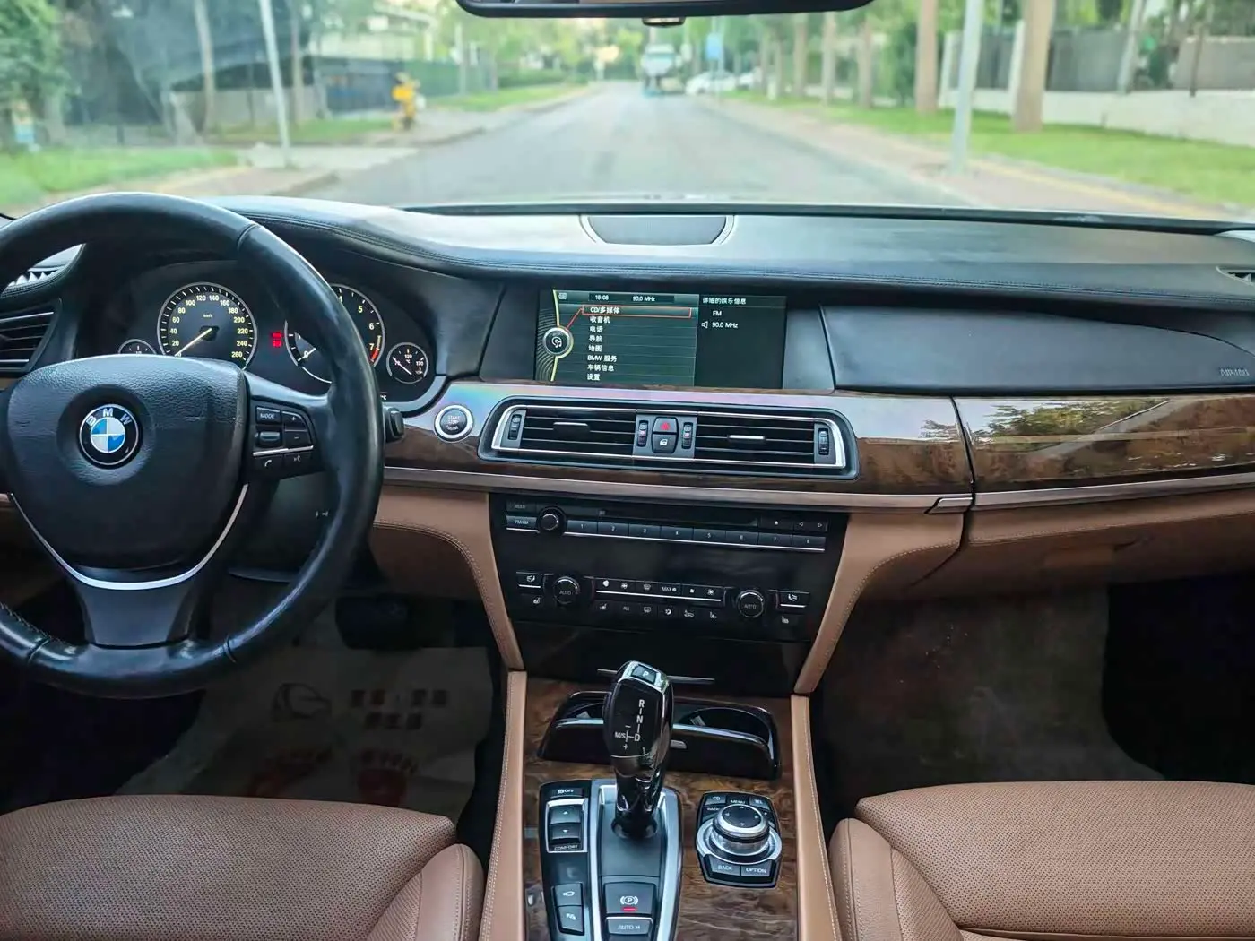 BMW 7 Series 2012 — Фото 18/20