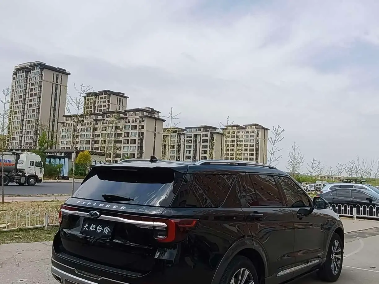 Ford Explorer 2023 — Photo 9/9