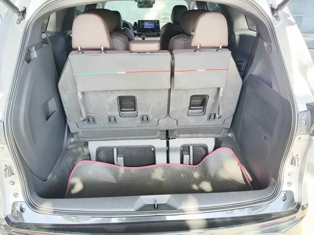Toyota Granvia 2024 — Photo 4/12