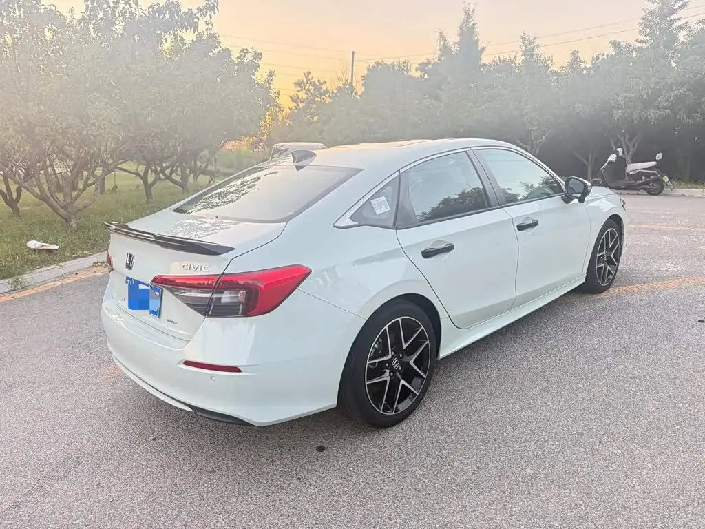 Honda Civic 2022 — Photo 9/13