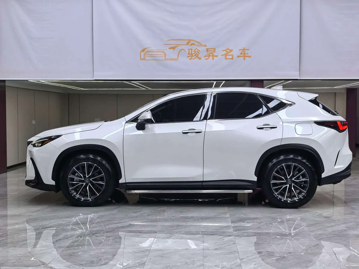 Lexus NX 2022 — Photo 7/20