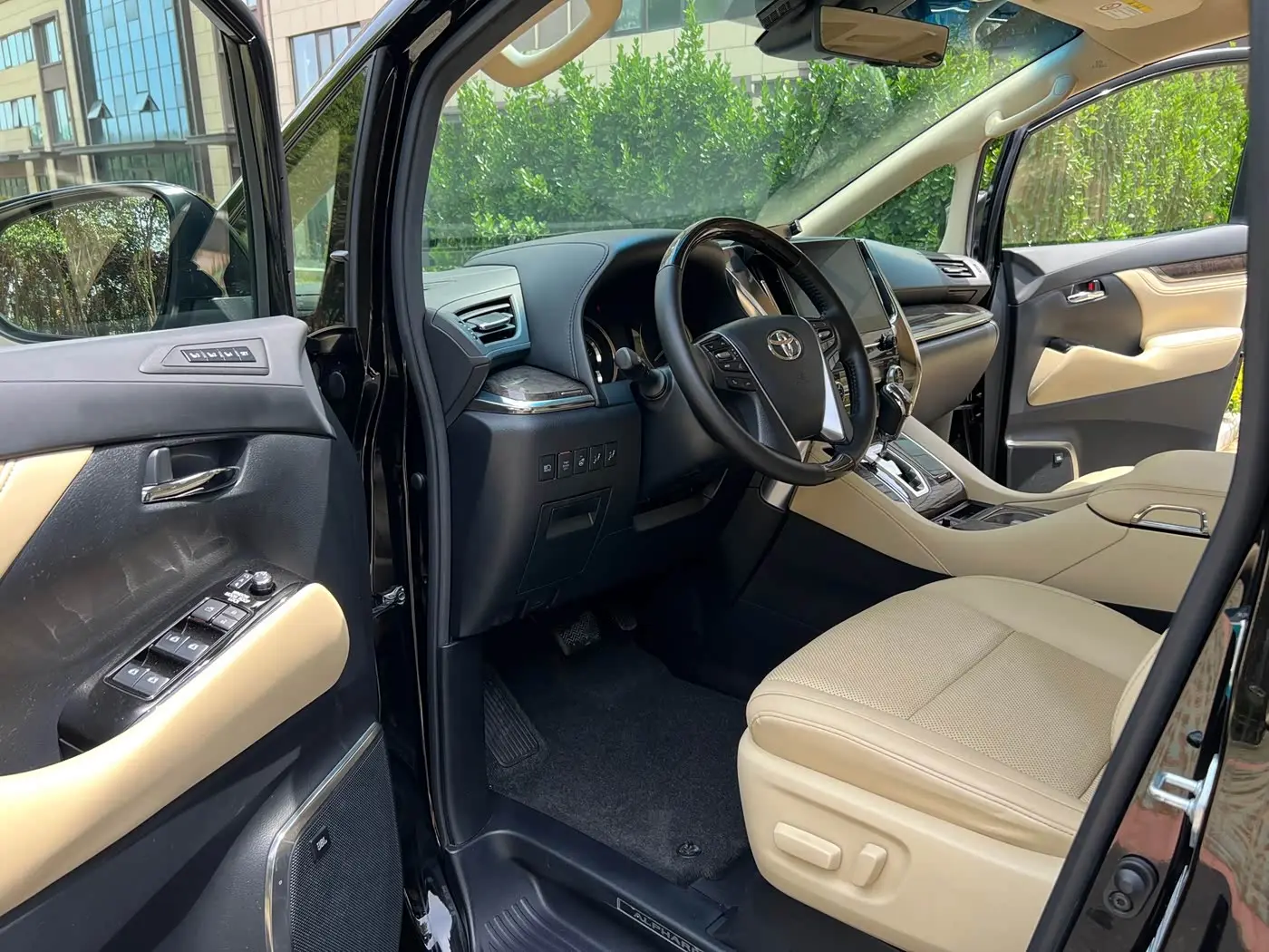 Toyota Alphard 2021 — Photo 4/12