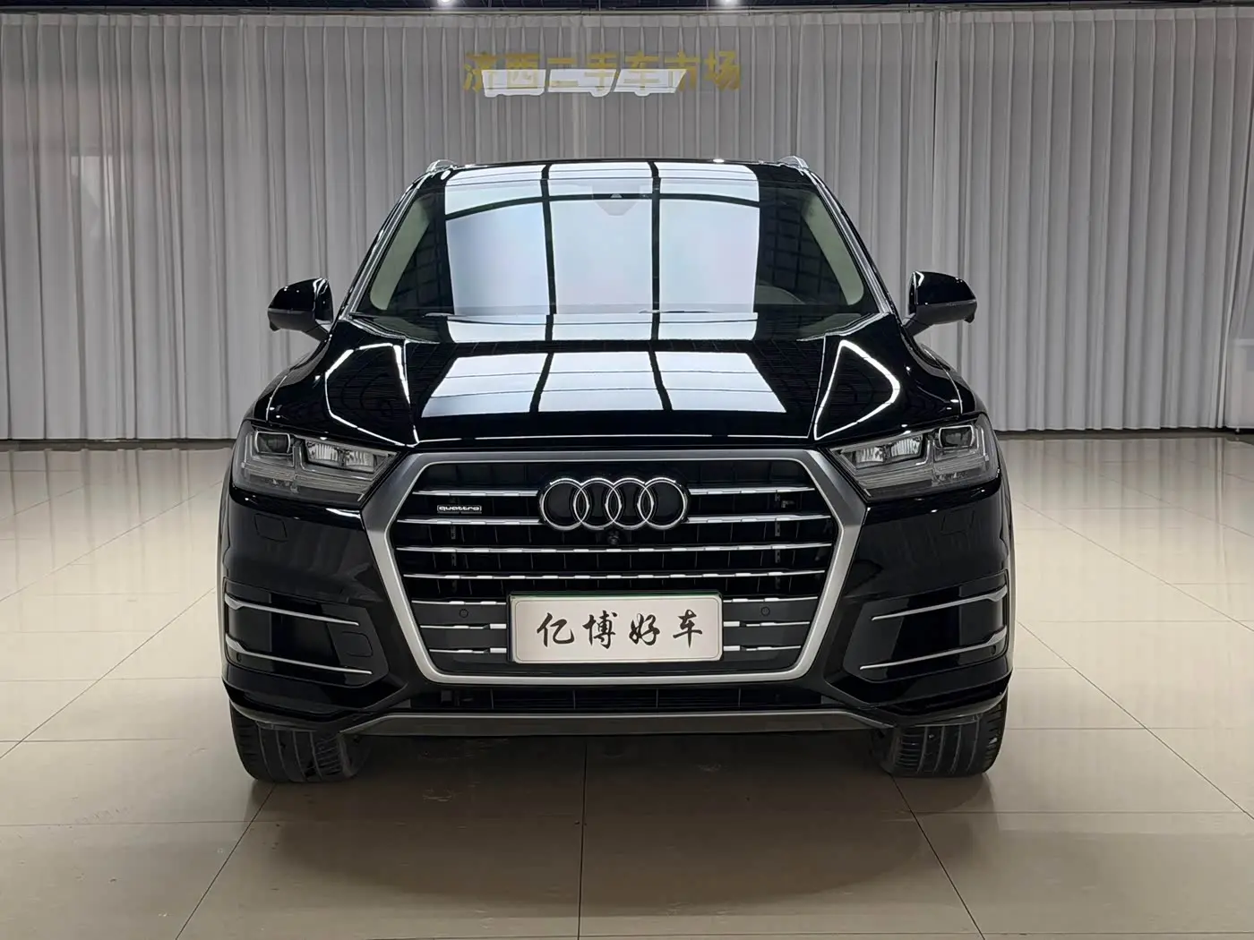 Audi Q7 2019 — Photo 2/16