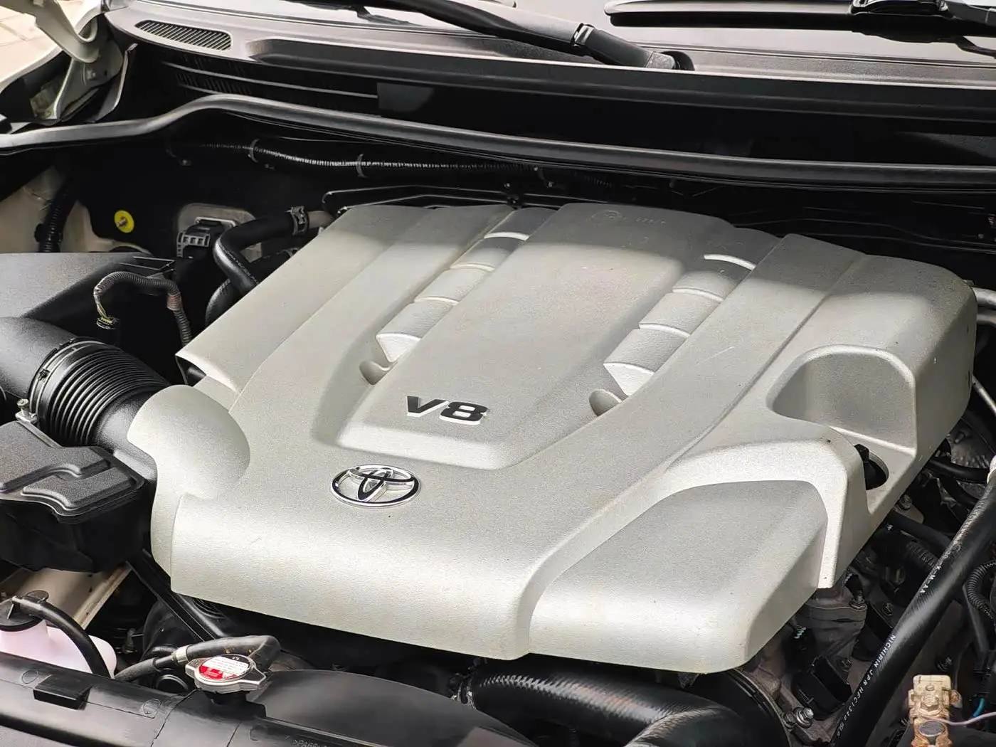 Toyota Land Cruiser 2011 — Photo 5/20