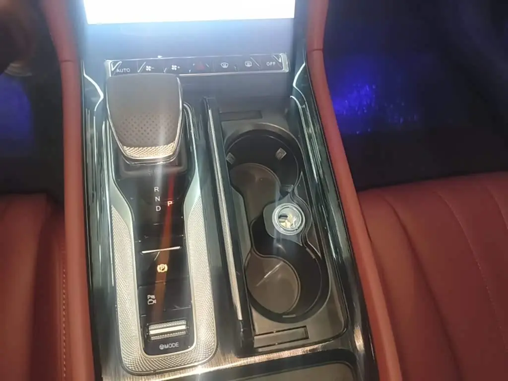 Hongqi H5 PHEV 2026 — Şəkil 14/20