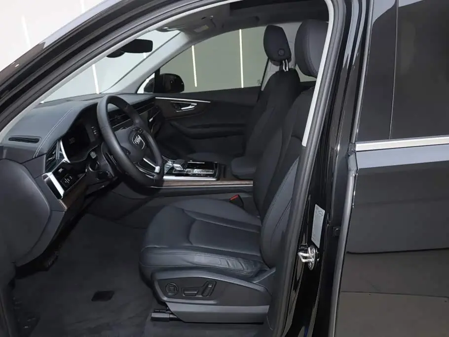 Audi Q7 2023 — Фото 18/20
