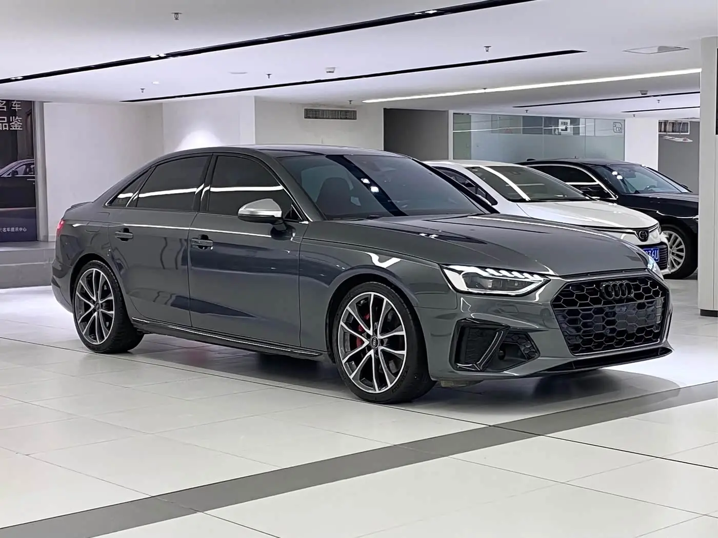 Audi S4 2022 — Photo 2/19