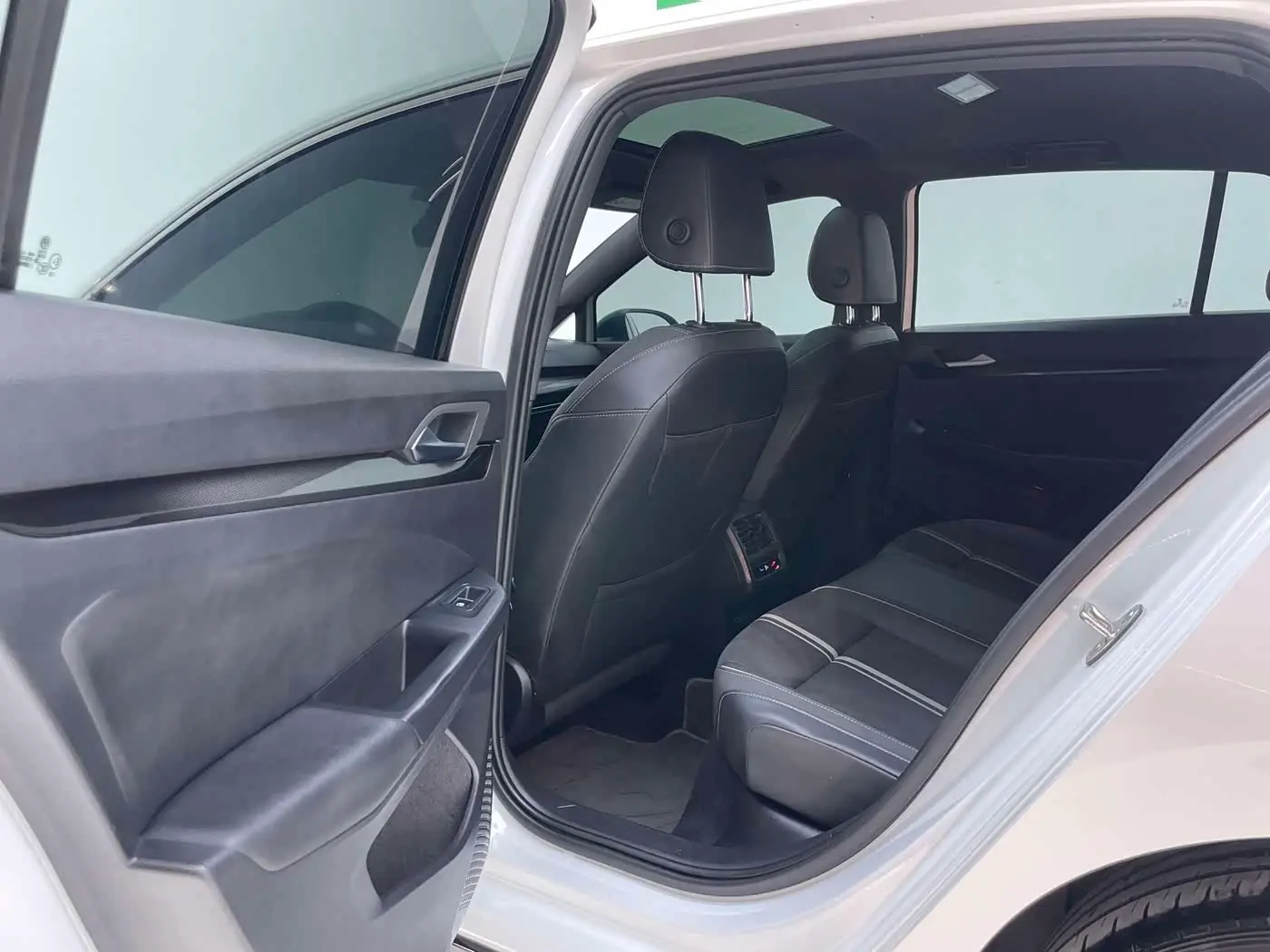 Volkswagen Golf 2023 — Şəkil 12/20