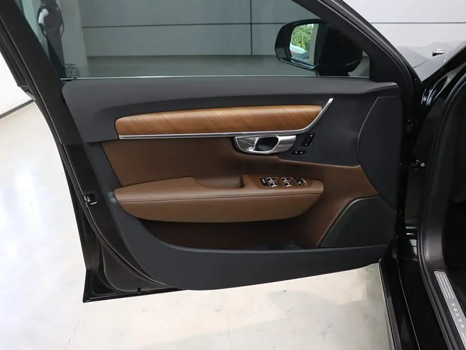 Volvo S90 2025 — Photo 10/20