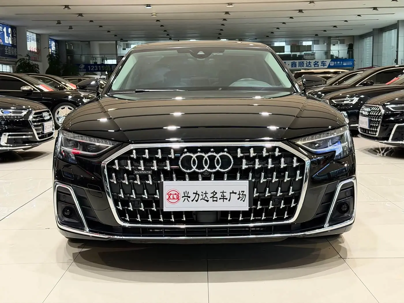 Audi A8 2023 — Photo 2/9