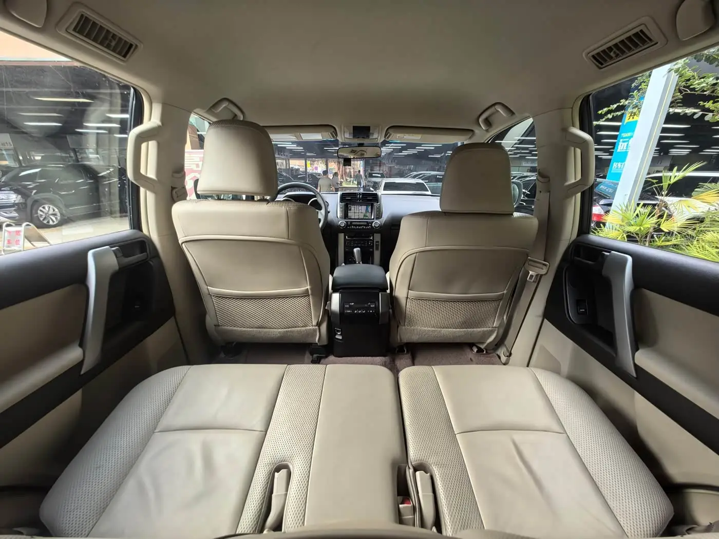 Toyota Prado 2010 — Photo 5/20