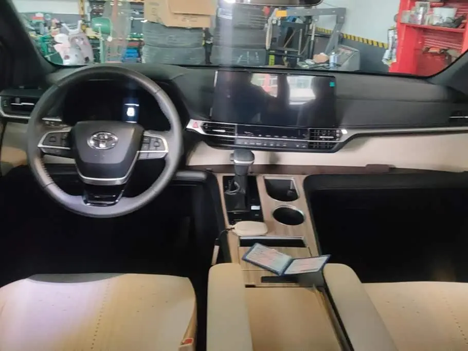 Toyota Sienna 2026 — Photo 12/16