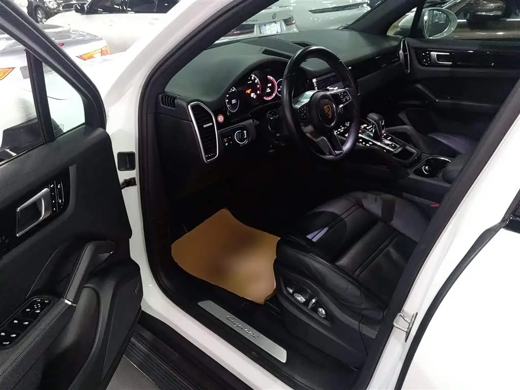 Porsche Cayenne 2018 — Photo 12/20