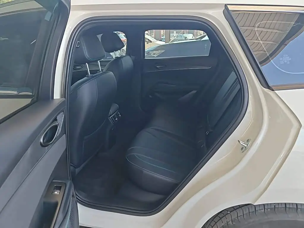 BYD Seal 06 DM-i Touring 2026 — Фото 13/20