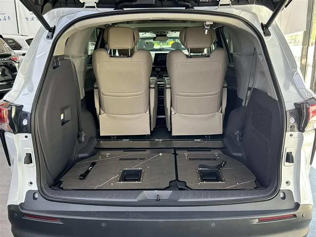Toyota Sienna 2024 — Photo 13/14
