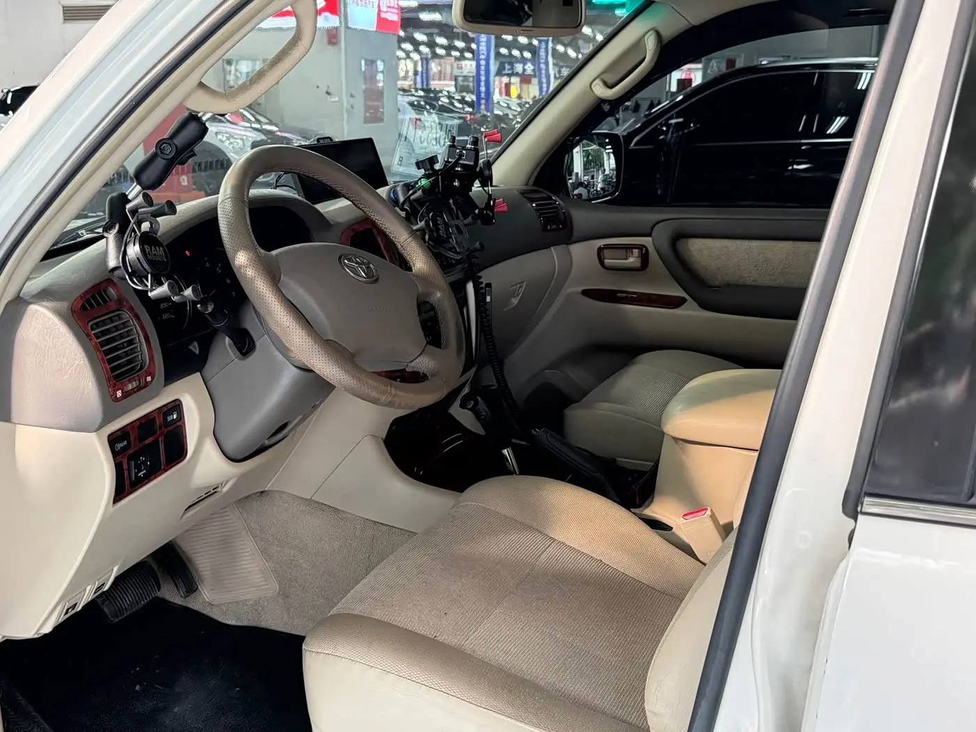 Toyota Land Cruiser 2006 — Photo 4/9