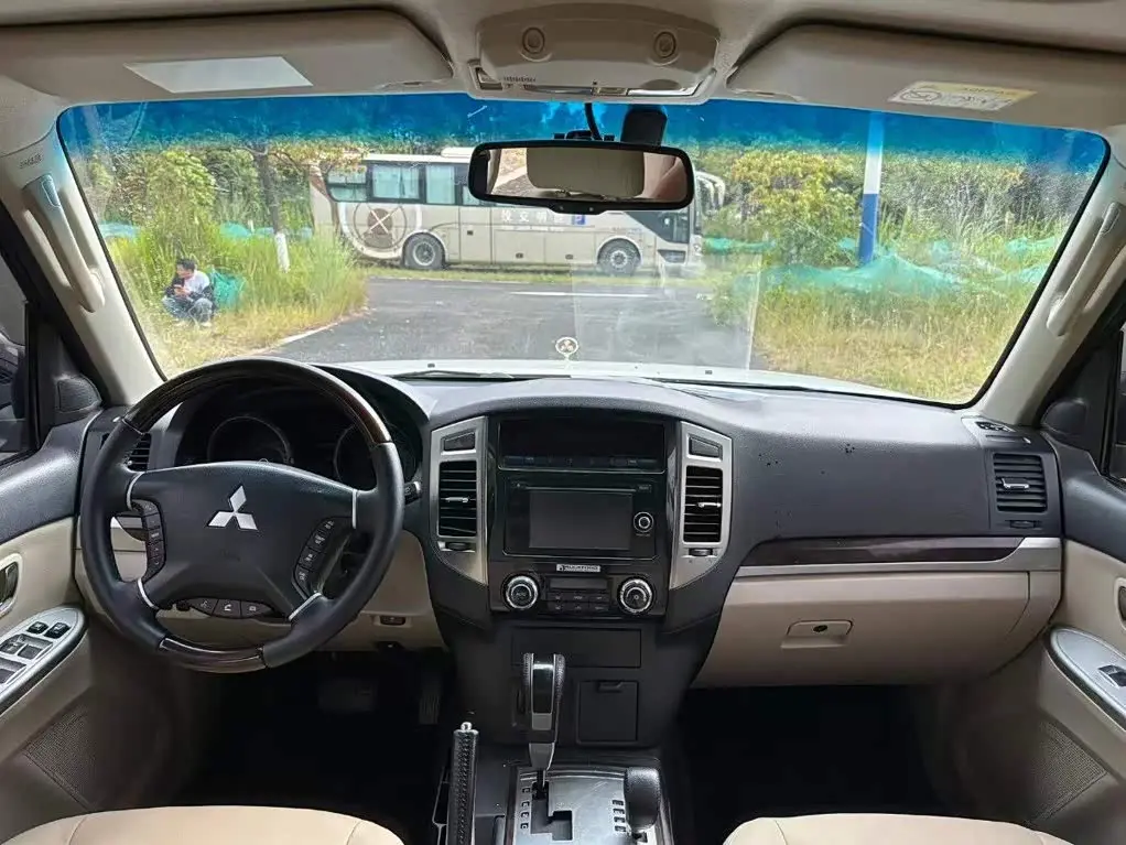 Mitsubishi Pajero 2018 — Şəkil 4/9