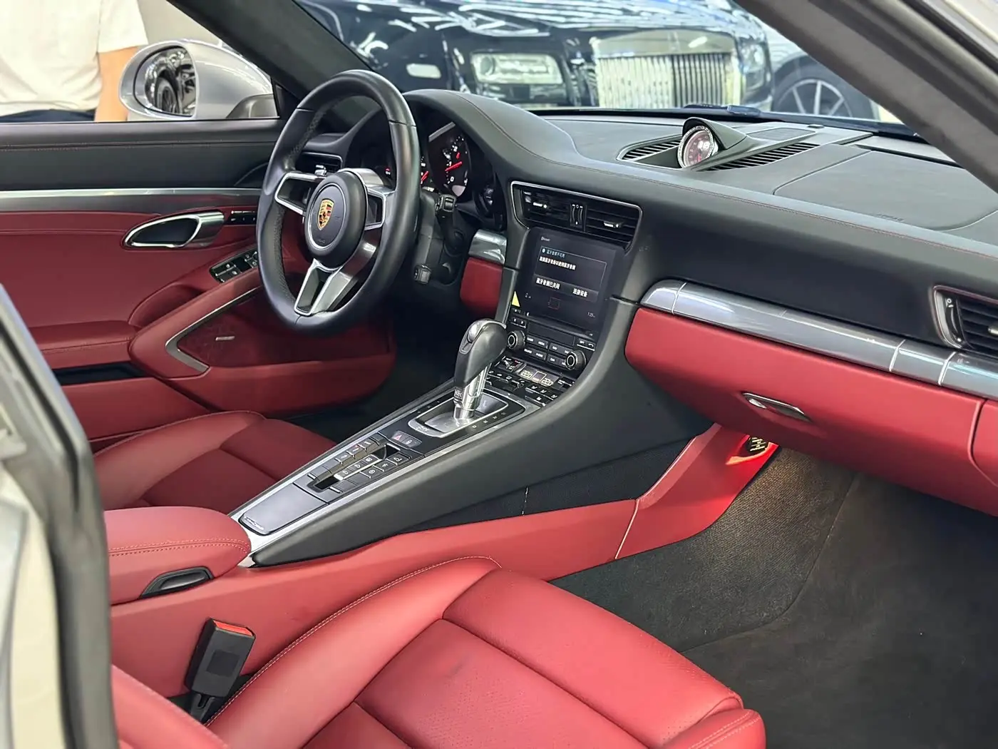 Porsche 911 2018 — Photo 12/17
