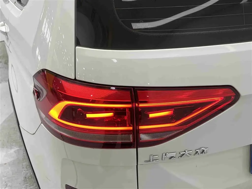 Volkswagen Touran 2021 — Photo 7/20
